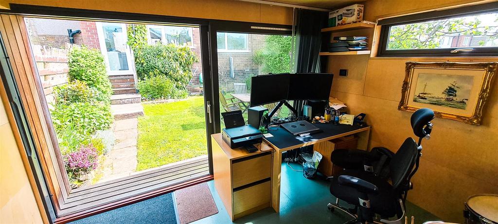 12 GARDEN ROOM.jpg