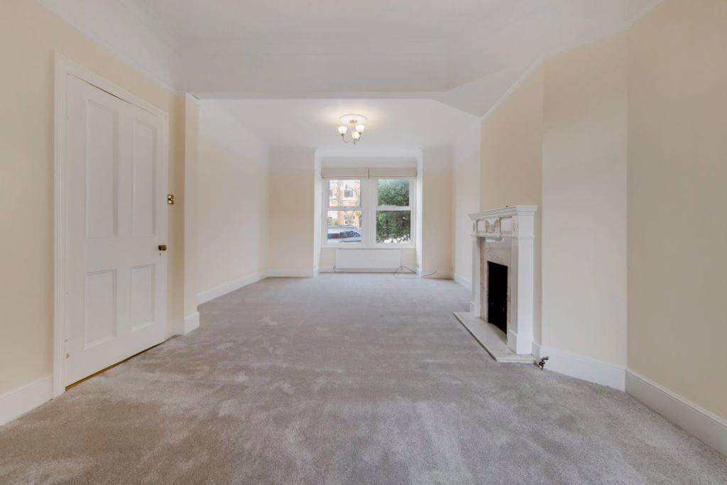 Beaumont Avenue, Richmond, TW9 3 bed house £4,000 pcm (£923 pw)