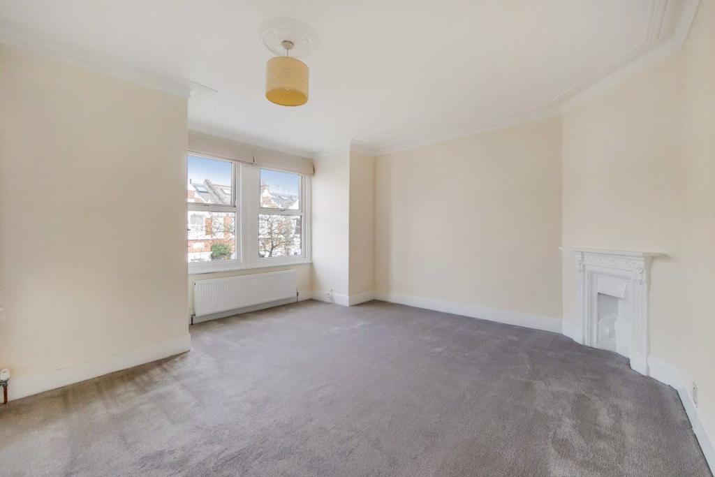 Beaumont Avenue, Richmond, TW9 3 bed house £4,000 pcm (£923 pw)