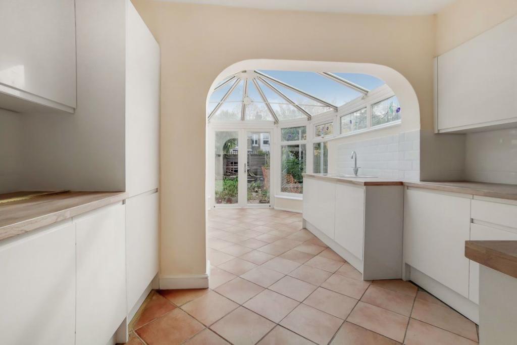 Beaumont Avenue, Richmond, TW9 3 bed house £4,000 pcm (£923 pw)