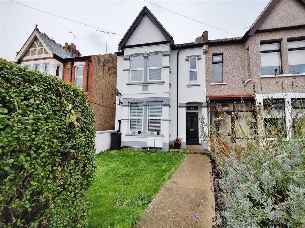 Surbiton Road, SouthendOnSea 2 bed flat £995 pcm (£230 pw)