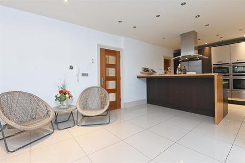 3 Oak View, Sheffield, S17 3RX