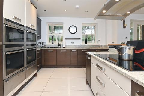 3 Oak View, Sheffield, S17 3RX