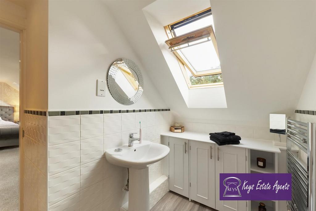 Master En Suite 1.jpg