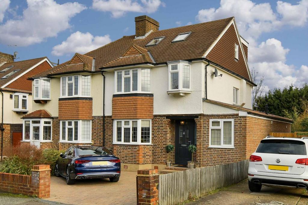 Elmwood Drive, Stoneleigh 4 bed semidetached house £850,000