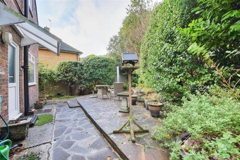 13 Pinewoods, Bexhill-on-sea, TN39 3UD