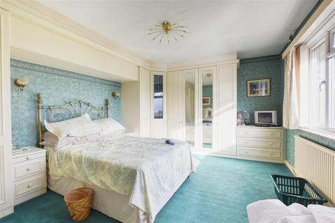 13 Pinewoods, Bexhill-on-sea, TN39 3UD