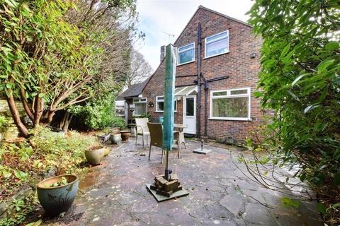 13 Pinewoods, Bexhill-on-sea, TN39 3UD