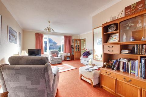 13 Pinewoods, Bexhill-on-sea, TN39 3UD