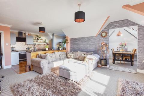4 bedroom flat for sale - De La Warr Road, Bexhill-On-Sea