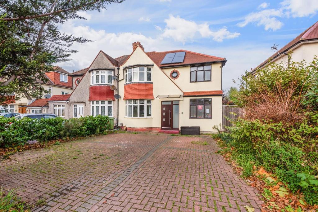 Sidcup Road, London, SE9 5 bed semidetached house £810,000