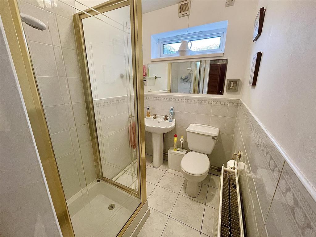 Shower/utility room
