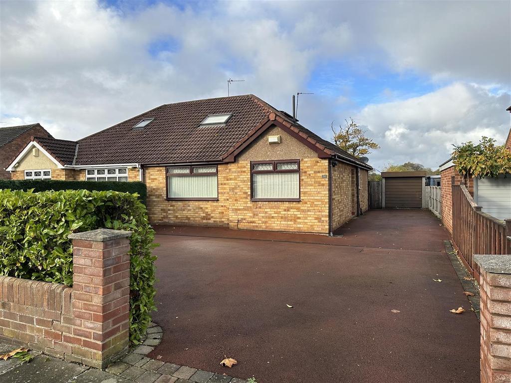 Oxford Drive, Thornton Hough 3 bed semidetached bungalow £1,400 pcm