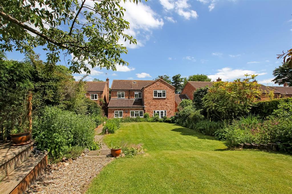 Whitfield House, East Lane, Yafforth... 5 bed detached house £450,000