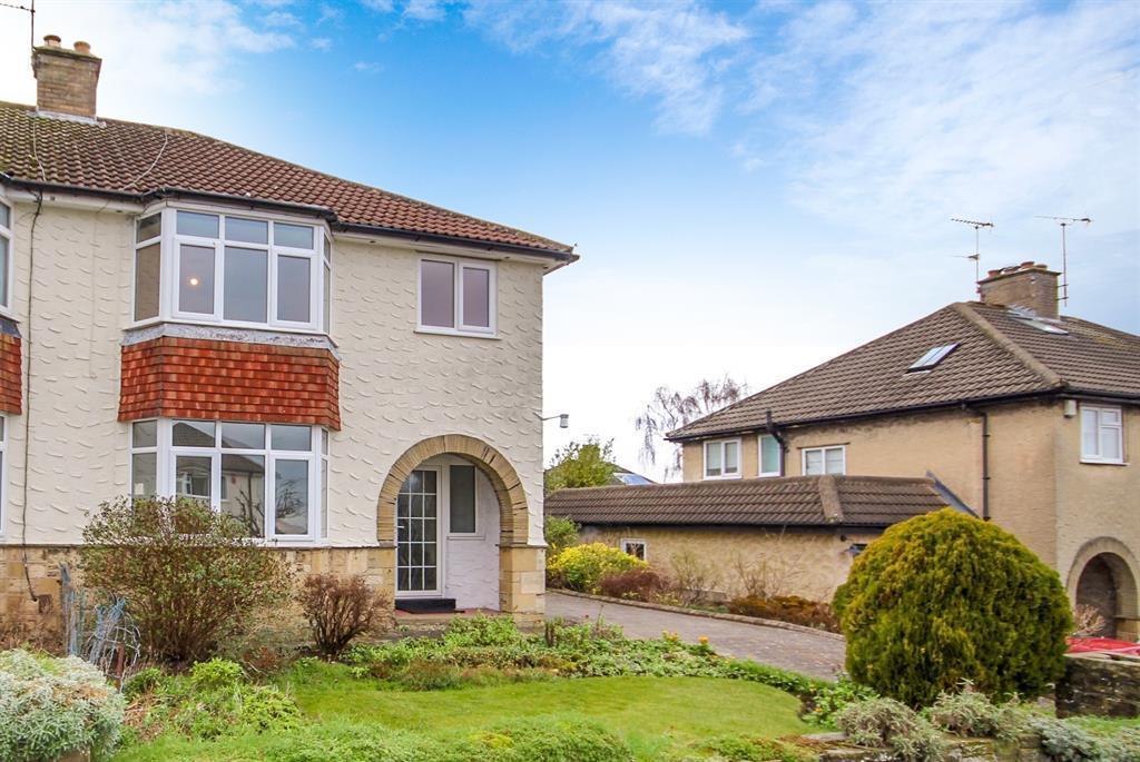 Coxwold Hill, Wetherby 3 bed semidetached house £1,000 pcm (£231 pw)