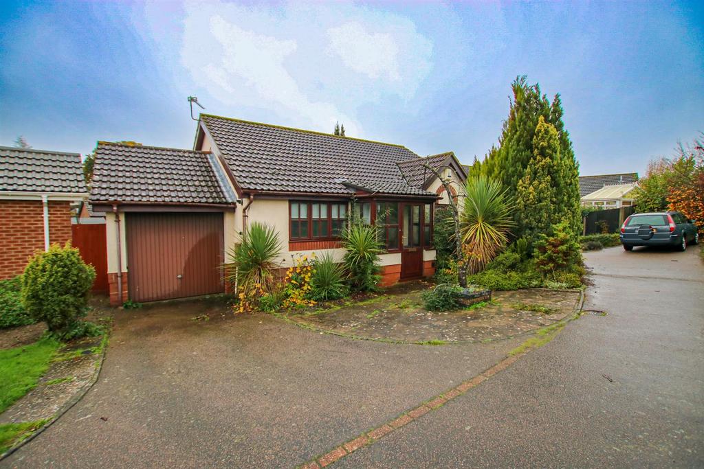 Chalgrove Field, Dussindale 3 bed detached bungalow for sale £300,000