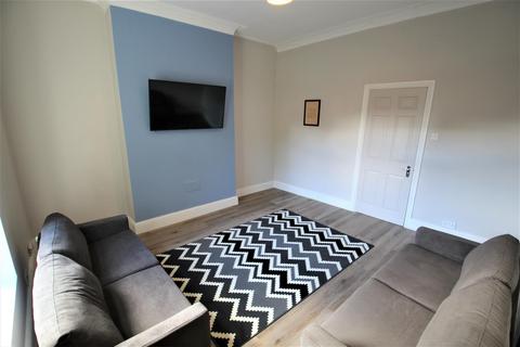 10 bedroom semi-detached house to rent - Cliff Road, Hyde Park, Leeds, LS6 2ET
