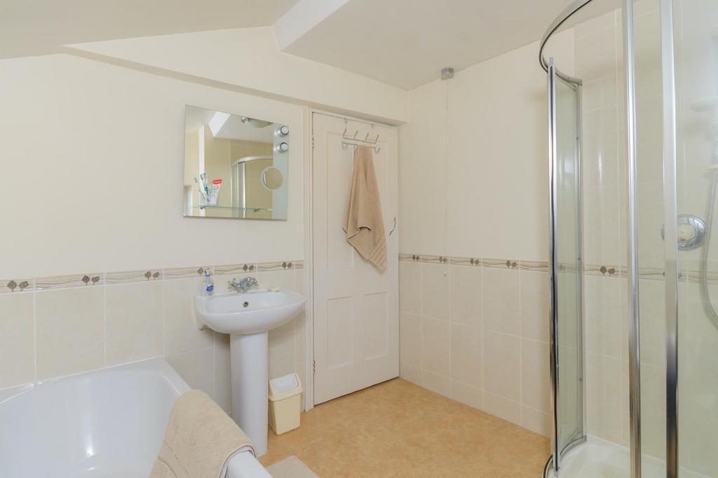 DAORKCOTNAUQ03 - Bathroom A.jpg