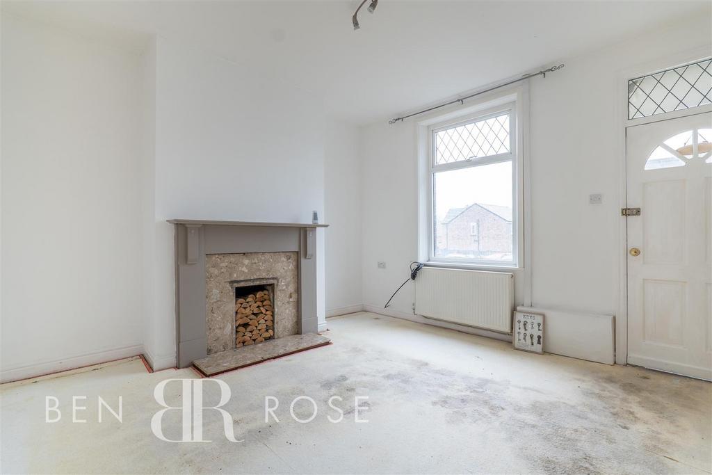 Botany Brow, Chorley 3 bed terraced house £124,995