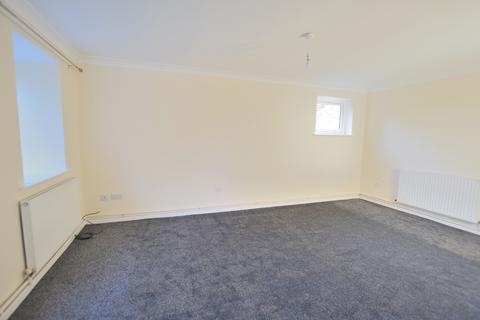 2 bedroom flat to rent, Buckingham Walk, New Milton, Hampshire. BH25 5UN