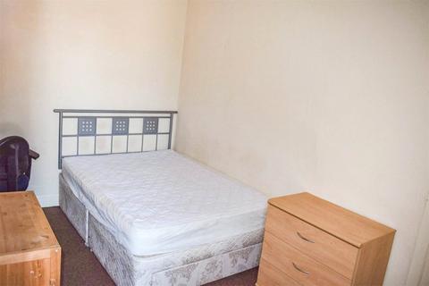 4 bedroom terraced house to rent, Monica Grove, Burnage, Manchester, M19