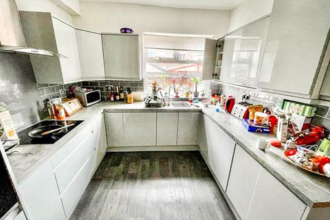 4 bedroom terraced house to rent, Monica Grove, Burnage, Manchester, M19