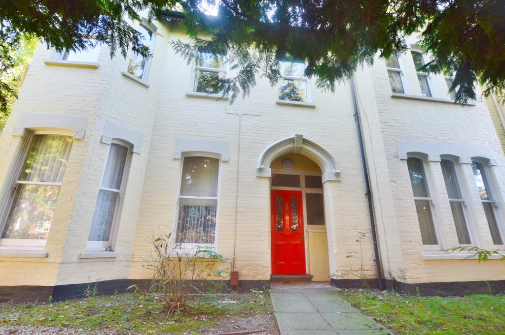 Longfleet Road, Poole BH15 1 bed flat £875 pcm (£202 pw)