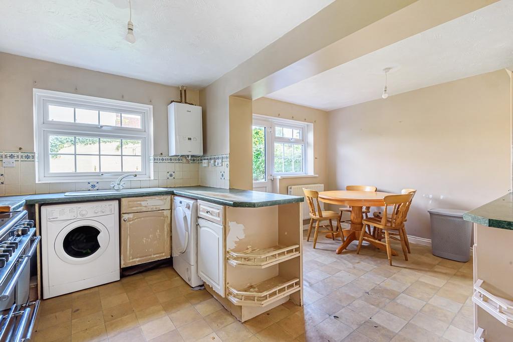 The Beeches, Warminster, BA12 3 bed detached house for sale £315,000