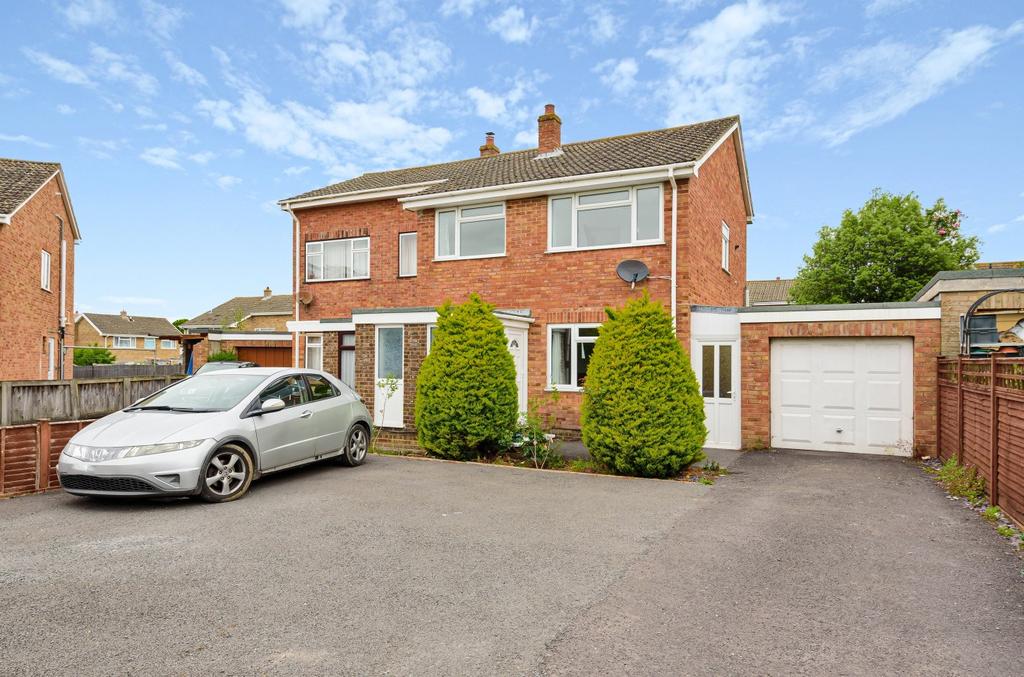 Barnard Avenue, Street, BA16 3 bed semidetached house for sale £310,000