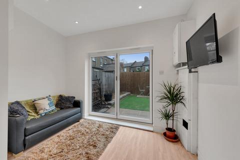2 bedroom flat to rent, Boyne Road, Lewisham, SE13
