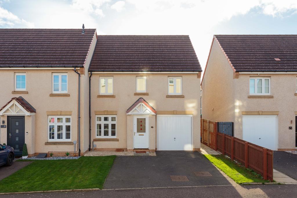 28 The Flying Scotsman Way, Prestonpans, EH32 9GE 3 bed semidetached