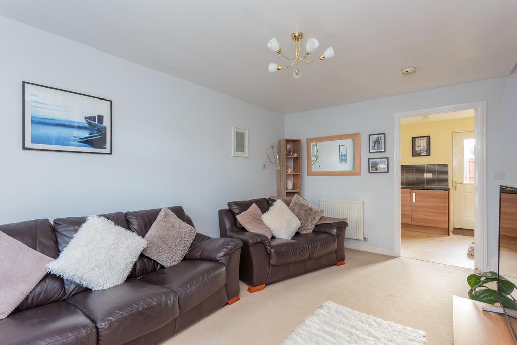 28 The Flying Scotsman Way, Prestonpans, EH32 9GE 3 bed semidetached