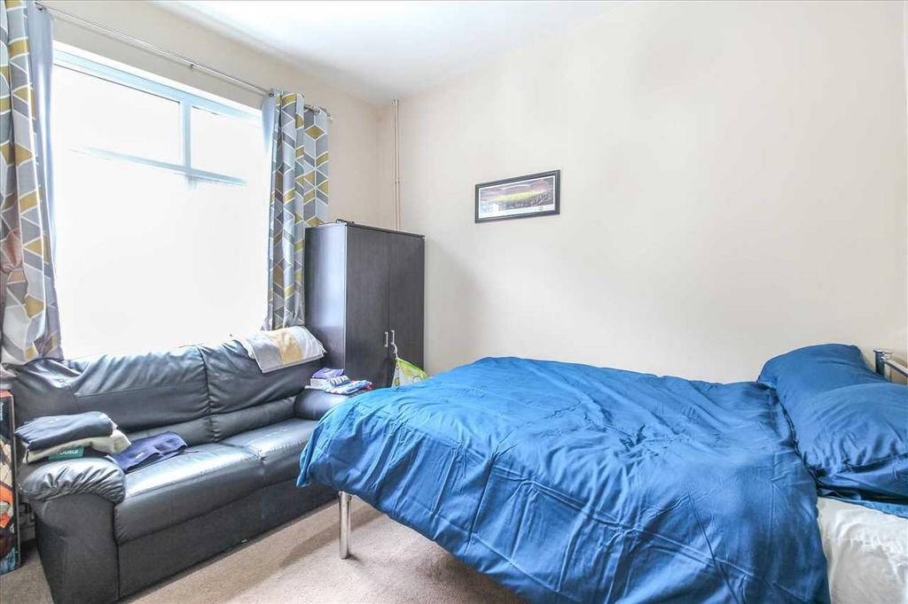 Bedroom/ Dining Room