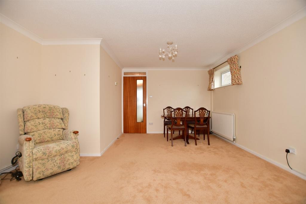 Lounge/Dining Area