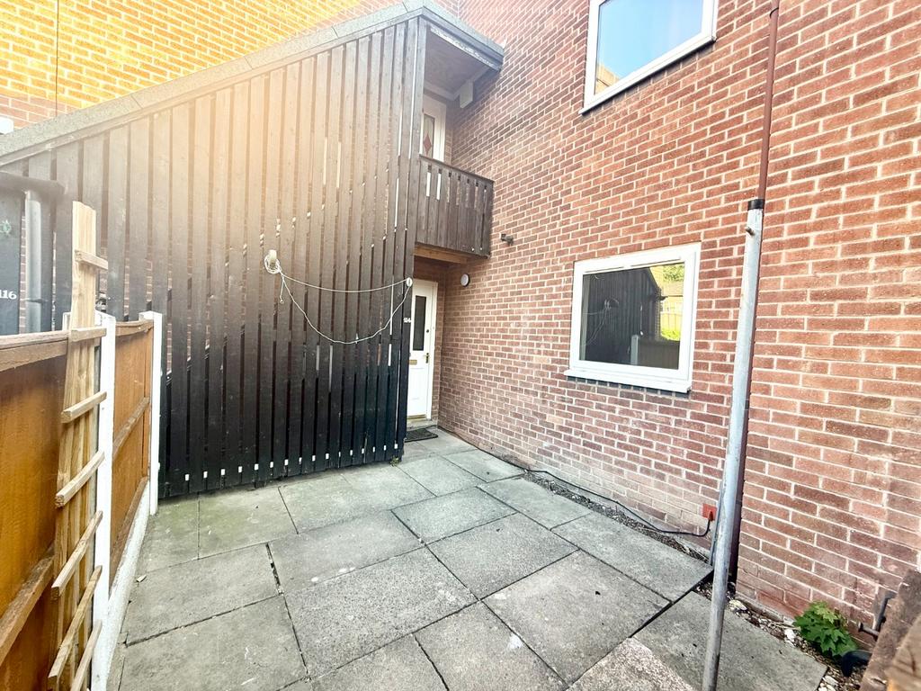 Apartment in Nottingham, North British Estate, Wollaton Vale - View 2