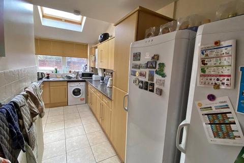 4 bedroom terraced house to rent, Aldwych Avenue, Rusholme, M14