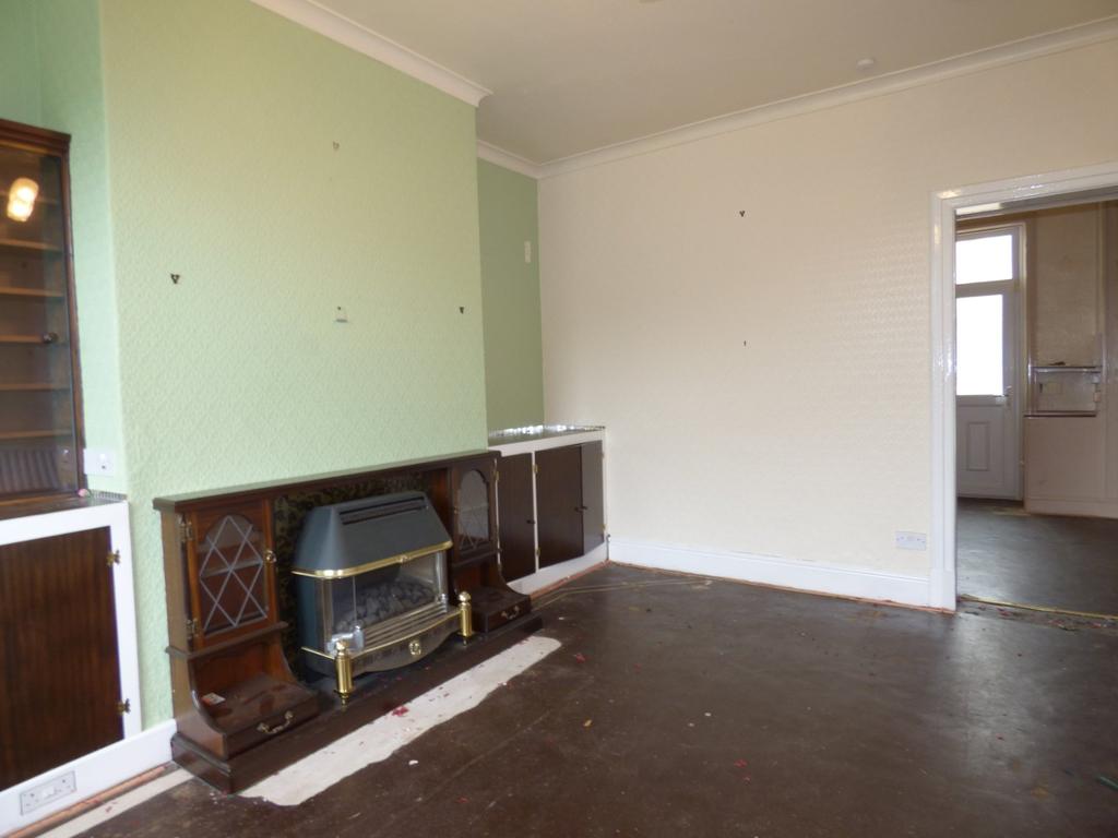 Manchester Road, Greenfield... 2 bed terraced house £249,000