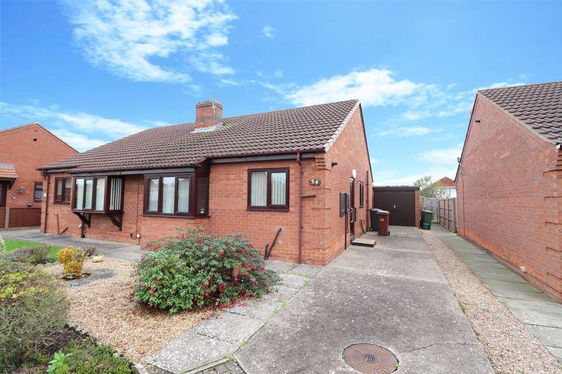 Hall Rise, Messingham, Scunthorpe 2 bed semidetached bungalow £160,000