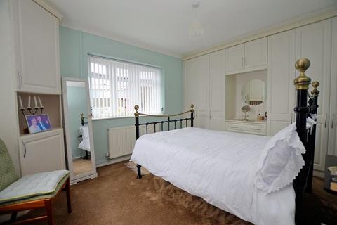 2 bedroom detached bungalow for sale - Middlefield Avenue, Hurst Green, Halesowen