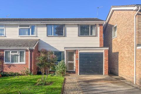 3 bedroom semi-detached house for sale - Sharland Close, Grove