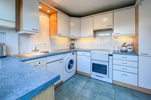 3 bedroom semi-detached house for sale - Sharland Close, Grove