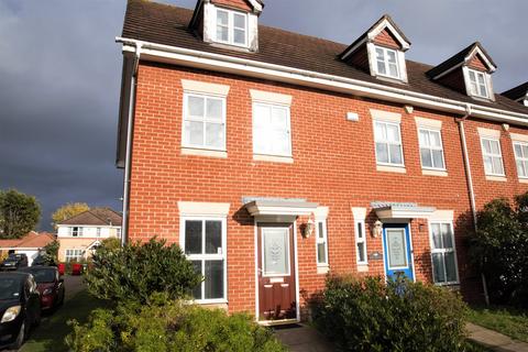 3 bedroom end of terrace house to rent - Hurworth Avenue, Slough, SL3