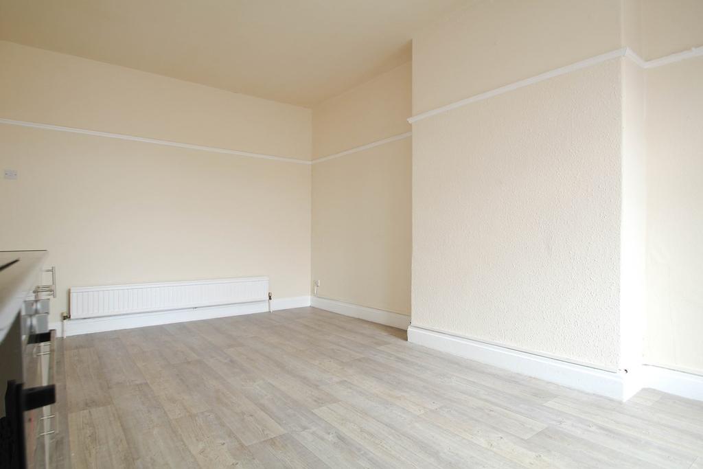 Flixton Road, Urmston, Manchester, M41 2 bed apartment £650 pcm (£150 pw)