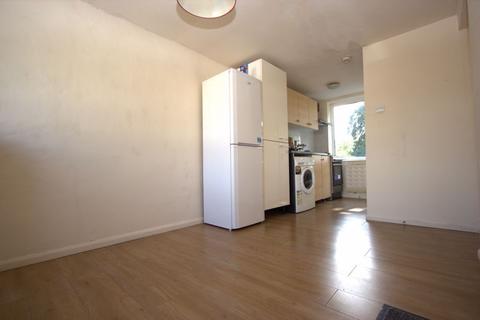 Studio to rent, Woodlands Road, Edmonton N9