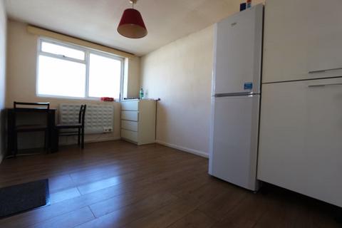 Studio to rent, Woodlands Road, Edmonton N9