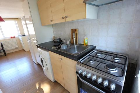 Studio to rent, Woodlands Road, Edmonton N9