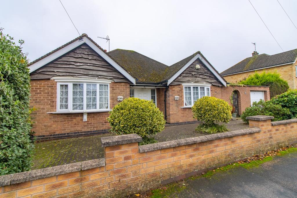 Oakcroft Avenue, Kirby Muxloe, Leicester, LE9 3 bed detached bungalow £380,000