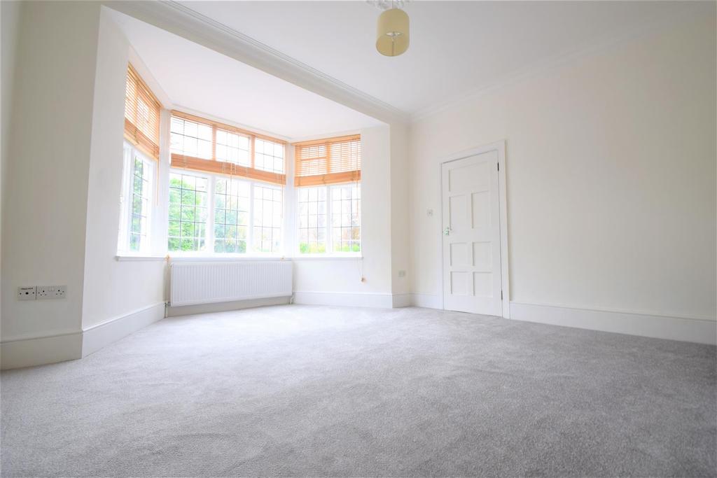 Denbridge Road, Bickley 1 bed flat £1,250 pcm (£288 pw)