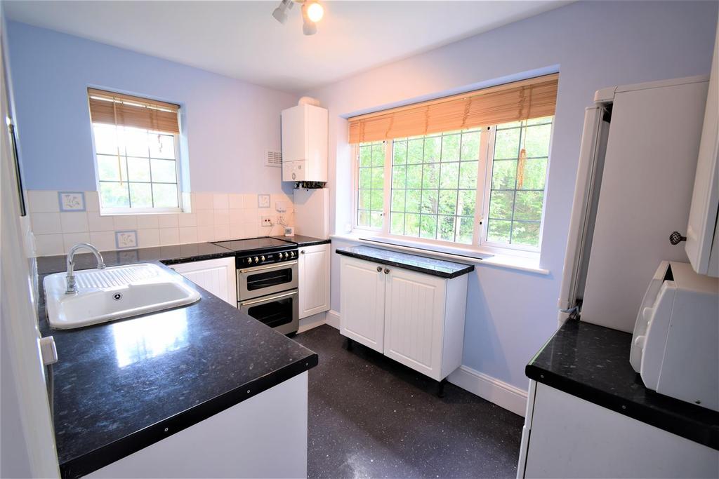 Denbridge Road, Bickley 1 bed flat £1,250 pcm (£288 pw)