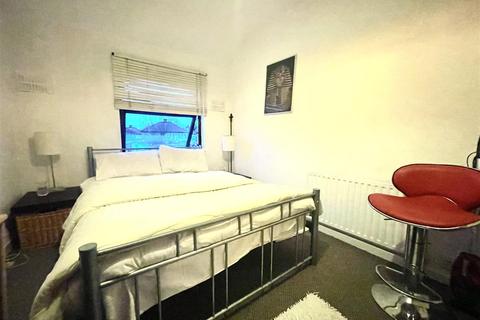 1 bedroom in a house share to rent - Hertford Road, Enfield